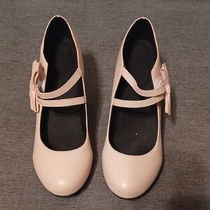 Elegant Pink Heels with Smooth Finish